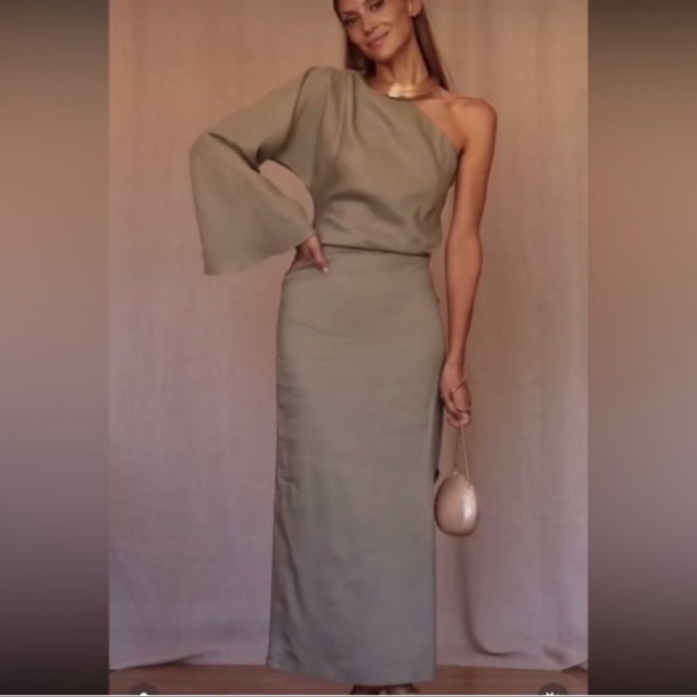 Zara Khaki Asymmetric Linen Blend
Midi Dress